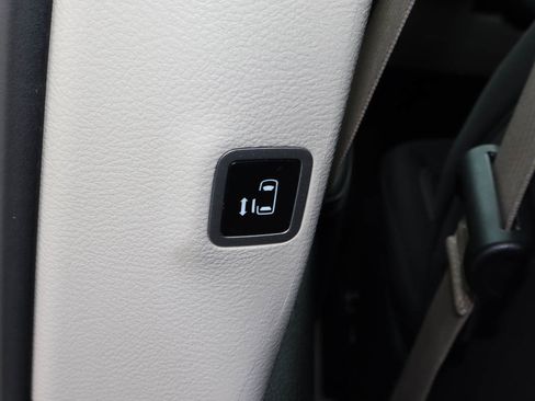 Used 2023 Chrysler Voyager LX FWD image 18