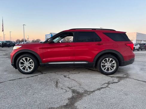 Used 2020 Ford Explorer XLT w/ Equipment Group 202A image 3