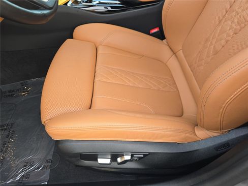 Used 2023 BMW 540i w/ Premium Package image 13