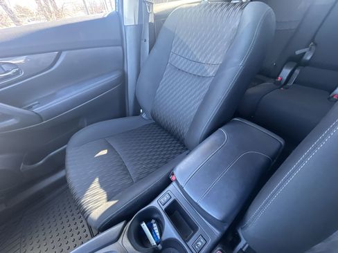 Used 2020 Nissan Rogue SV w/ Premium Package image 20