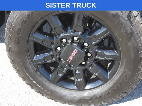 Used 2025 GMC Sierra 2500 AT4 w/ AT4 Premium Plus Package AWD/4WD image 28