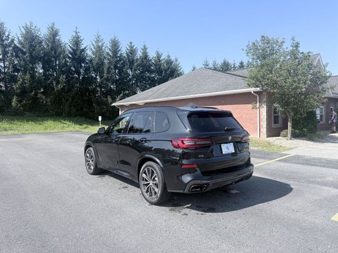 Used 2022 BMW X5 M50i w/ Premium Package AWD/4WD image 3
