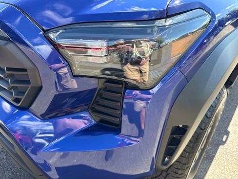 Used 2025 Toyota Tacoma TRD Off-Road AWD/4WD image 37