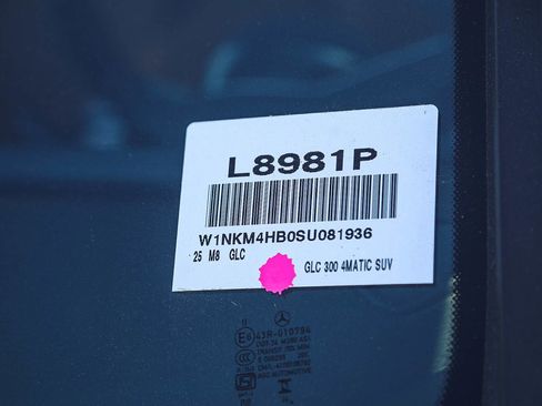 Used 2025 Mercedes-Benz GLC 300 4MATIC image 27