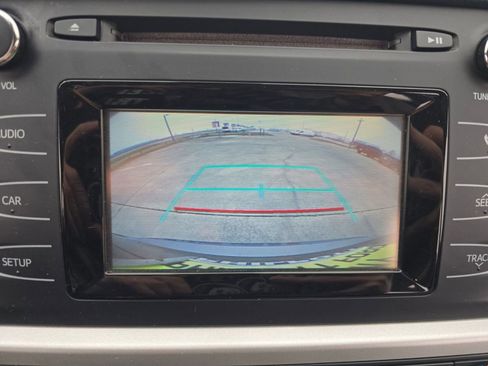 Used 2017 Toyota Highlander LE image 24