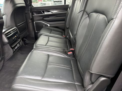 Used 2023 Jeep Wagoneer 4WD w/ Premium Group I image 13