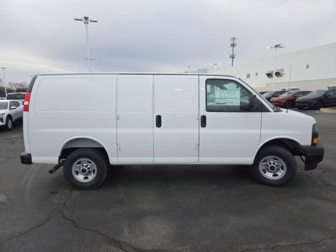 New 2026 GMC Savana 2500 w/ Enhanced Convenience Package RWD image 13