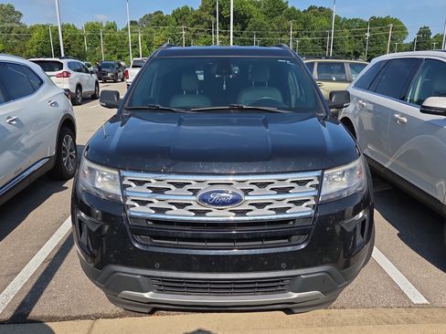 Used 2019 Ford Explorer XLT w/ Equipment Group 202A FWD image 3