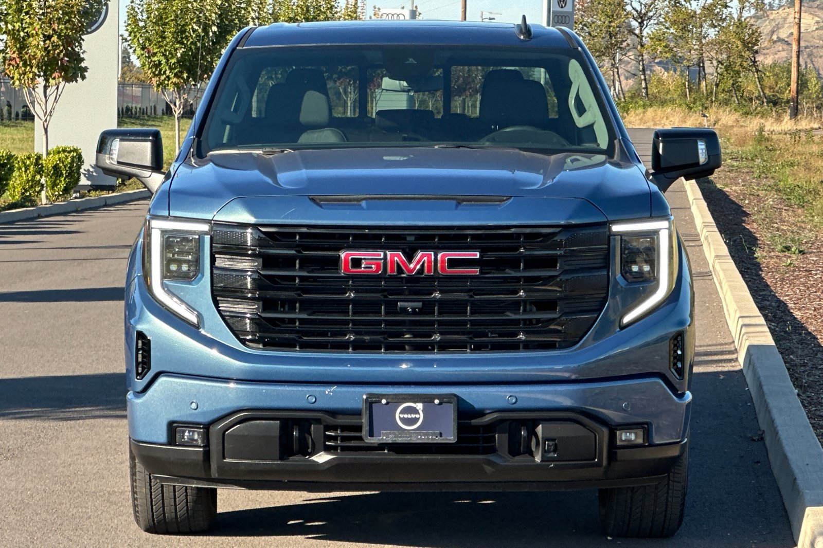 Used 2025 GMC Sierra 1500 Elevation w/ Elevation Premium Package AWD/4WD image 8