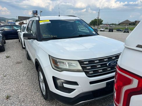 Used 2016 Ford Explorer XLT AWD/4WD image 2