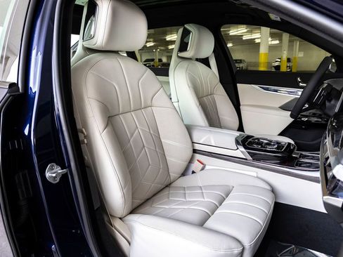 New 2026 BMW 740i xDrive image 33