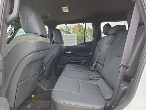 Used 2024 Lexus GX 550 AWD/4WD image 13