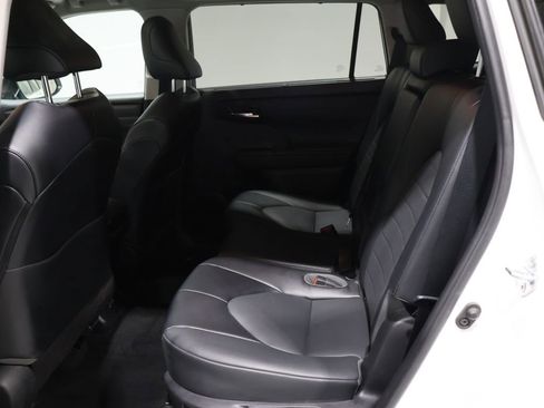 Certified 2022 Toyota Highlander XLE image 17