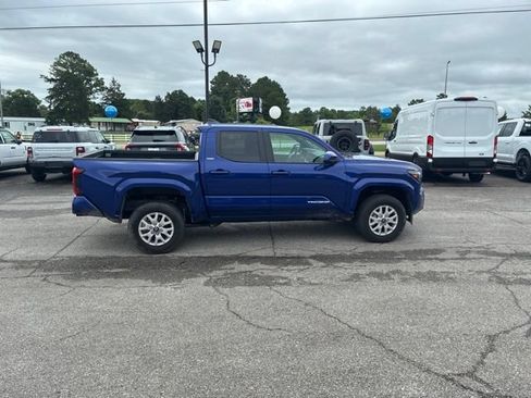 Used 2025 Toyota Tacoma SR5 RWD image 18