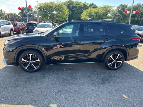 Used 2022 Toyota Highlander XSE AWD/4WD image 4