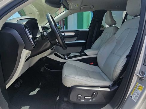 Used 2019 Volvo XC40 T5 Momentum AWD/4WD image 16