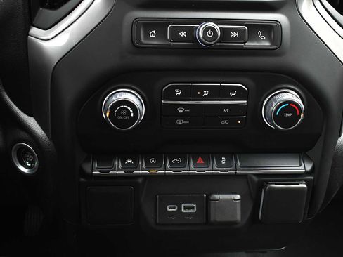 Used 2022 Chevrolet Silverado 1500 Custom AWD/4WD image 17