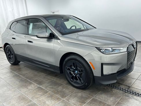 Used 2023 BMW iX xDrive50 w/ Premium Package AWD/4WD image 6