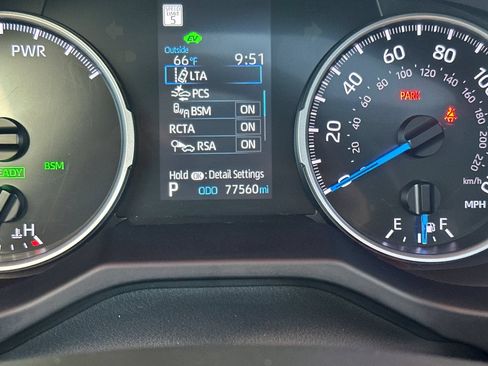 Certified 2022 Toyota RAV4 XLE Premium AWD/4WD image 31