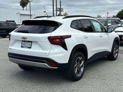 Used 2025 Chevrolet Trax LT FWD image 3