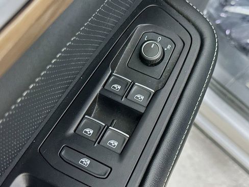 Used 2024 Volkswagen Atlas SE FWD image 21