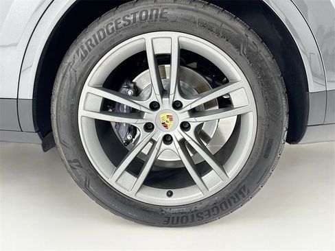 Certified 2024 Porsche Cayenne Coupe image 35