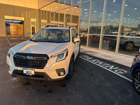 Used 2022 Subaru Forester Limited image 2