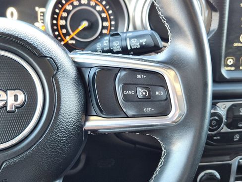 Used 2018 Jeep Wrangler Unlimited Sahara image 33