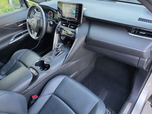 Used 2022 Toyota Venza LE image 34