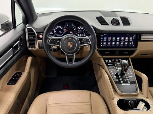 Certified 2023 Porsche Cayenne Platinum Edition image 25
