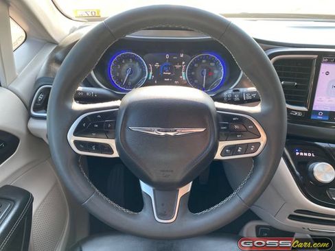 Certified 2024 Chrysler Pacifica Touring-L FWD image 17