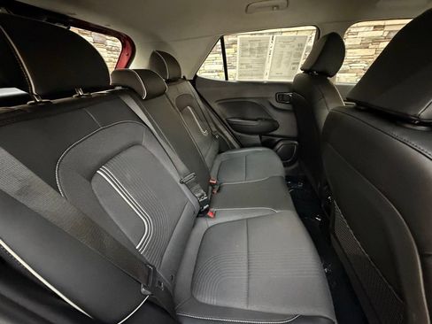 Used 2024 Hyundai Venue Limited FWD image 32