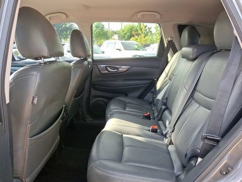 Used 2020 Nissan Rogue SV w/ Premium Package FWD image 11