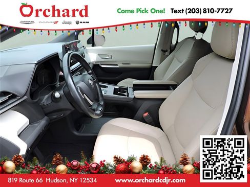 Used 2022 Toyota Sienna XLE image 27