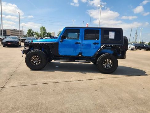 Used 2016 Jeep Wrangler Unlimited Rubicon w/ Connectivity Group AWD/4WD image 4