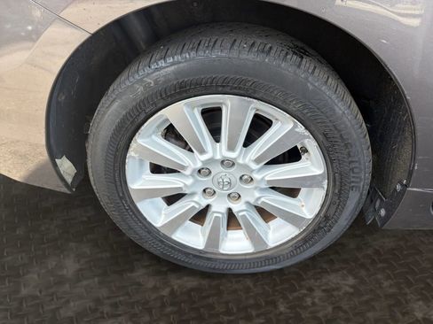 Used 2013 Toyota Sienna XLE image 38