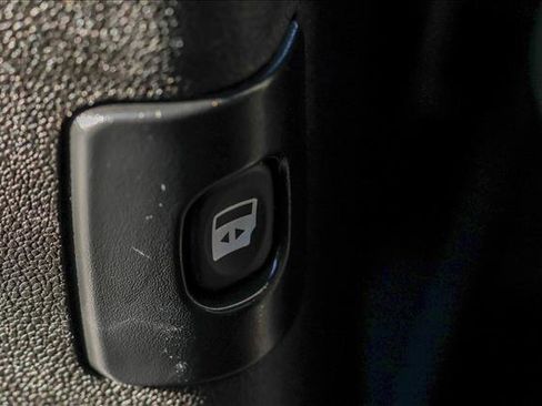 Used 2018 Dodge Grand Caravan SXT w/ Blacktop Package image 21