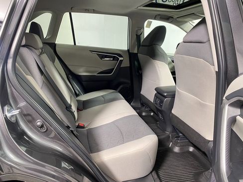 Used 2025 Toyota RAV4 XLE image 9