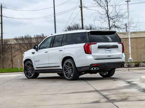 Used 2023 GMC Yukon Denali Ultimate image 3
