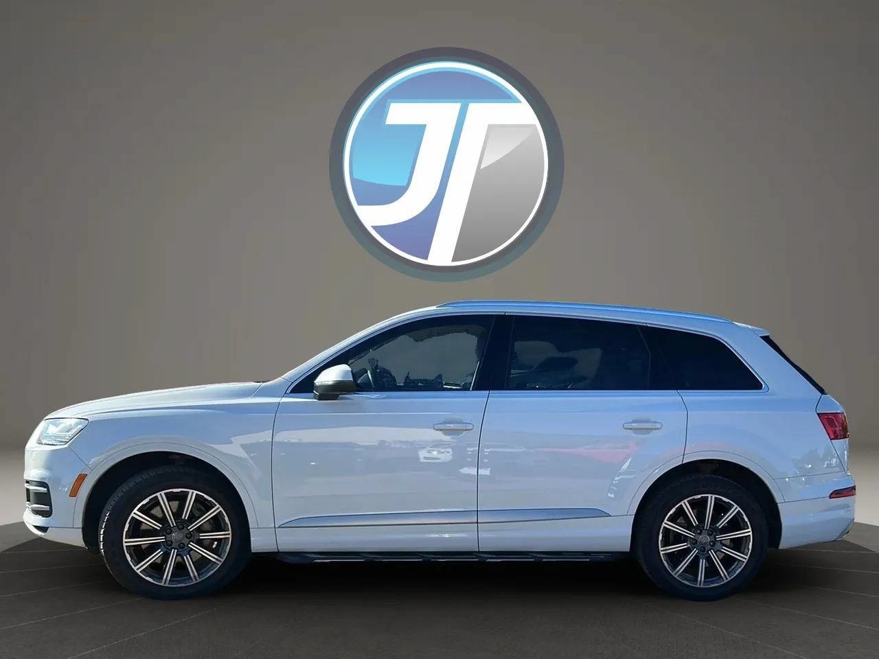 Used 2017 Audi Q7 3.0T Premium Plus w/ Premium Plus Package AWD/4WD image 16