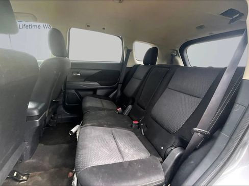Used 2018 Mitsubishi Outlander SE AWD/4WD image 26