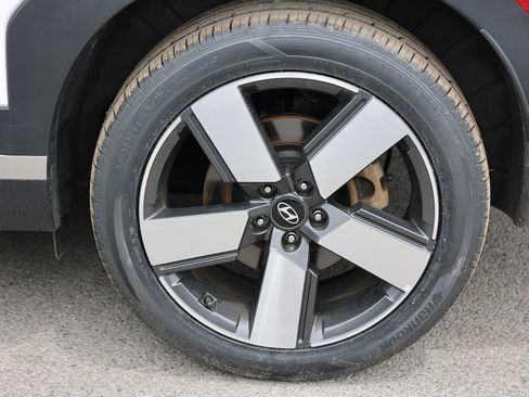 Used 2025 Hyundai Santa Fe Limited AWD/4WD image 10