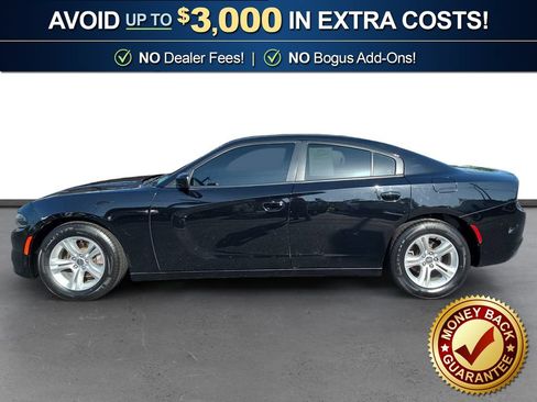 Used 2019 Dodge Charger SXT w/ Leather Interior Group RWD image 2