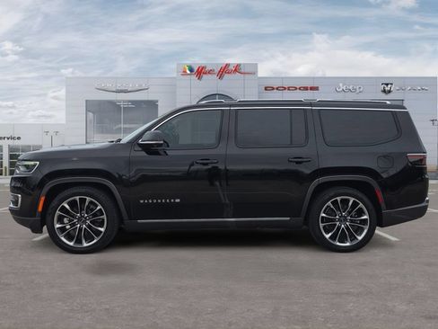 Used 2022 Jeep Wagoneer Series III w/ Premium Group I AWD/4WD image 2