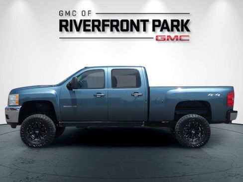 Used 2011 Chevrolet Silverado 2500 LTZ w/ LTZ Plus Package AWD/4WD image 6