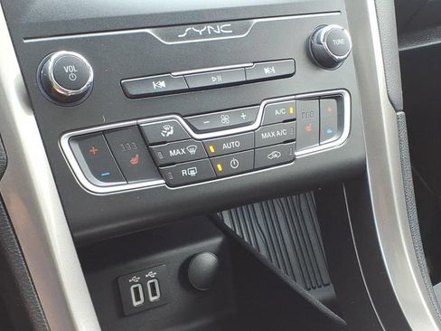 Certified 2019 Ford Fusion SE AWD/4WD image 16