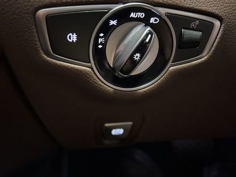 Used 2017 Mercedes-Benz E 300 4MATIC image 39