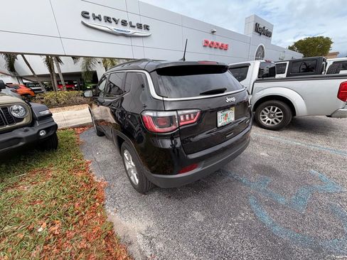 Used 2022 Jeep Compass Latitude image 4