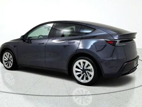 Used 2026 Tesla Model Y 2WD image 6