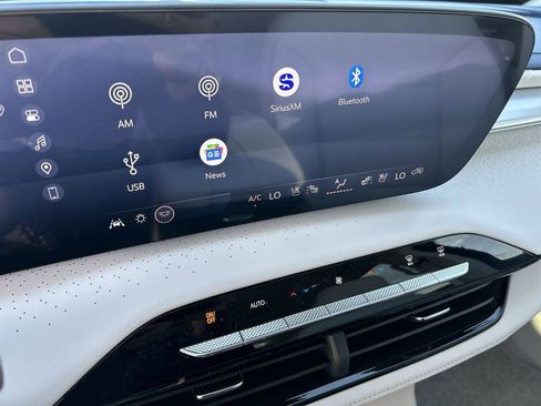 New 2026 Buick Enclave Avenir w/ Super Cruise Package image 13